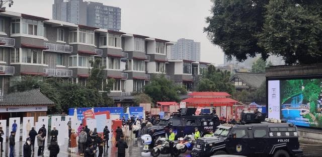 第五个警察节成都设8大展区，特警警犬与VR体验成亮点