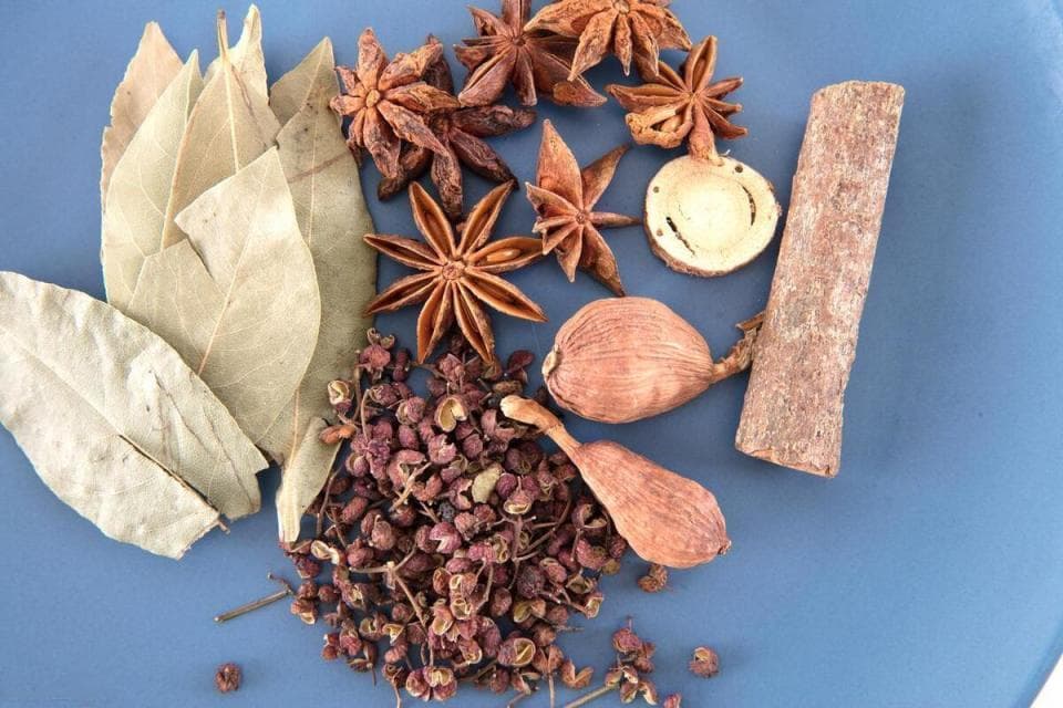 别只知道葱姜蒜，掌握了这10种常见香料的用法，小白也能做出好菜