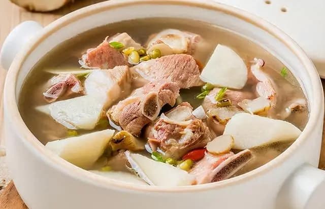炖排骨汤，调料越多越难喝！只需加5种料，肉软不柴，汤鲜不腥