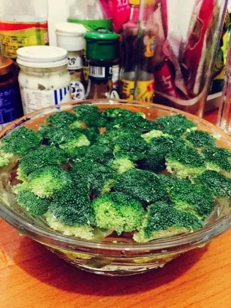 一个人的晚餐：西兰花炒鸡蛋简易教程