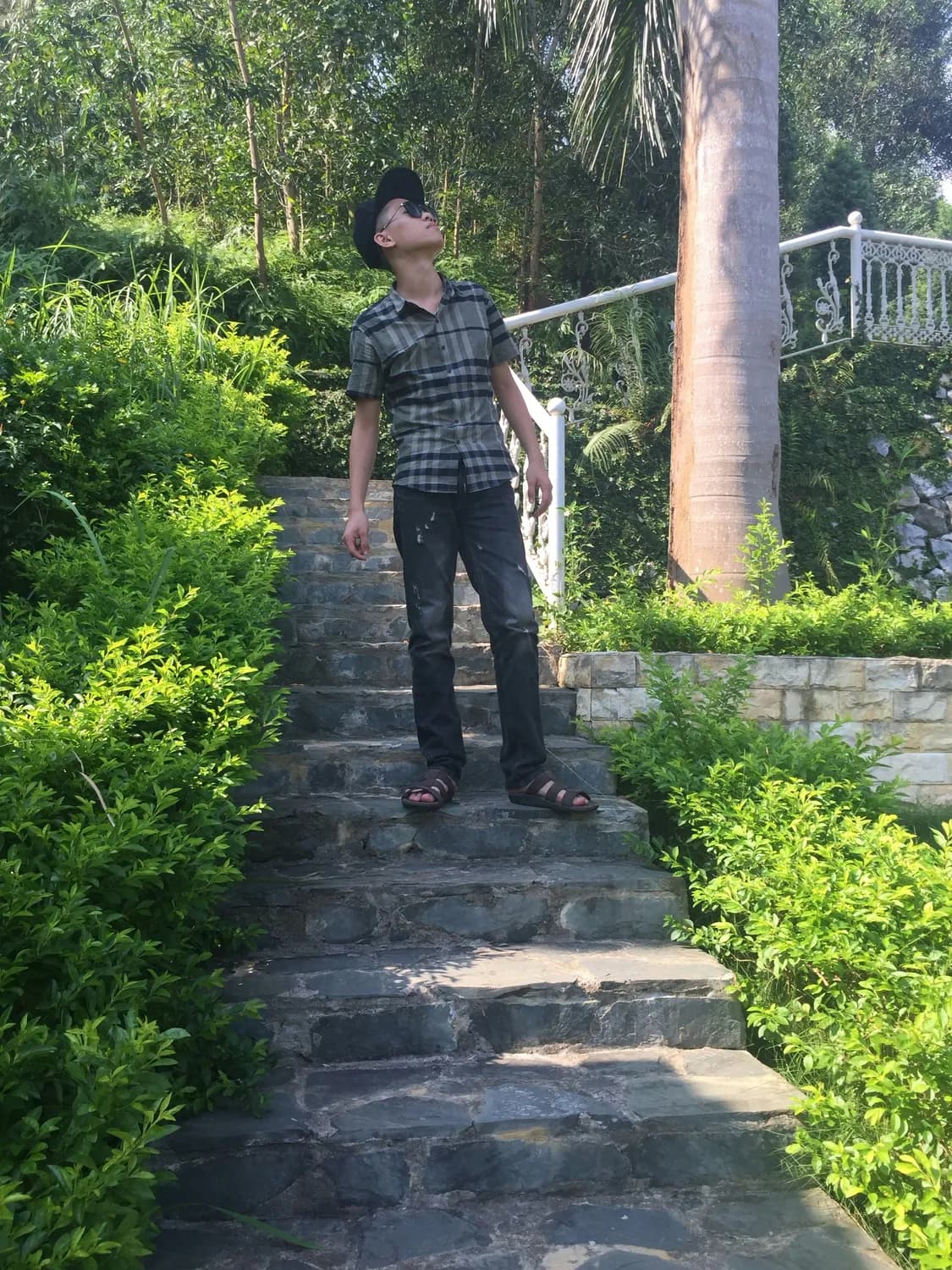 许凯认证周历杰身高引热议：演艺圈的身高焦虑何时休？