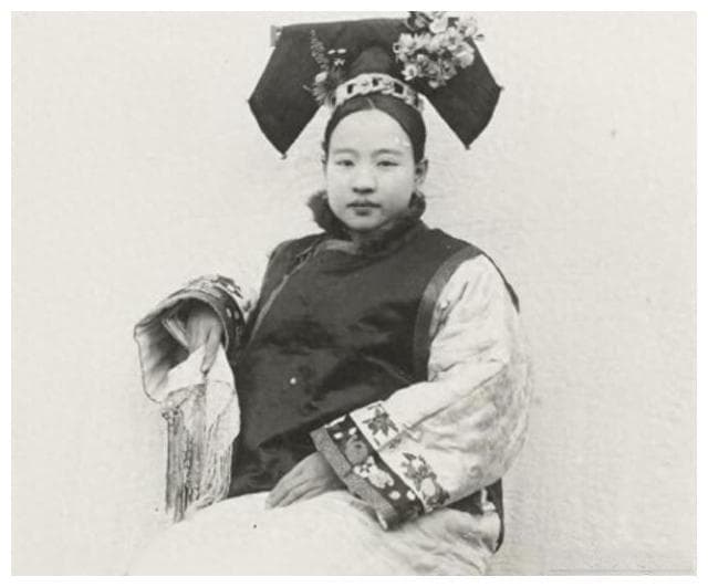 真按清朝的规矩来，甄嬛第一集就要被撂牌子