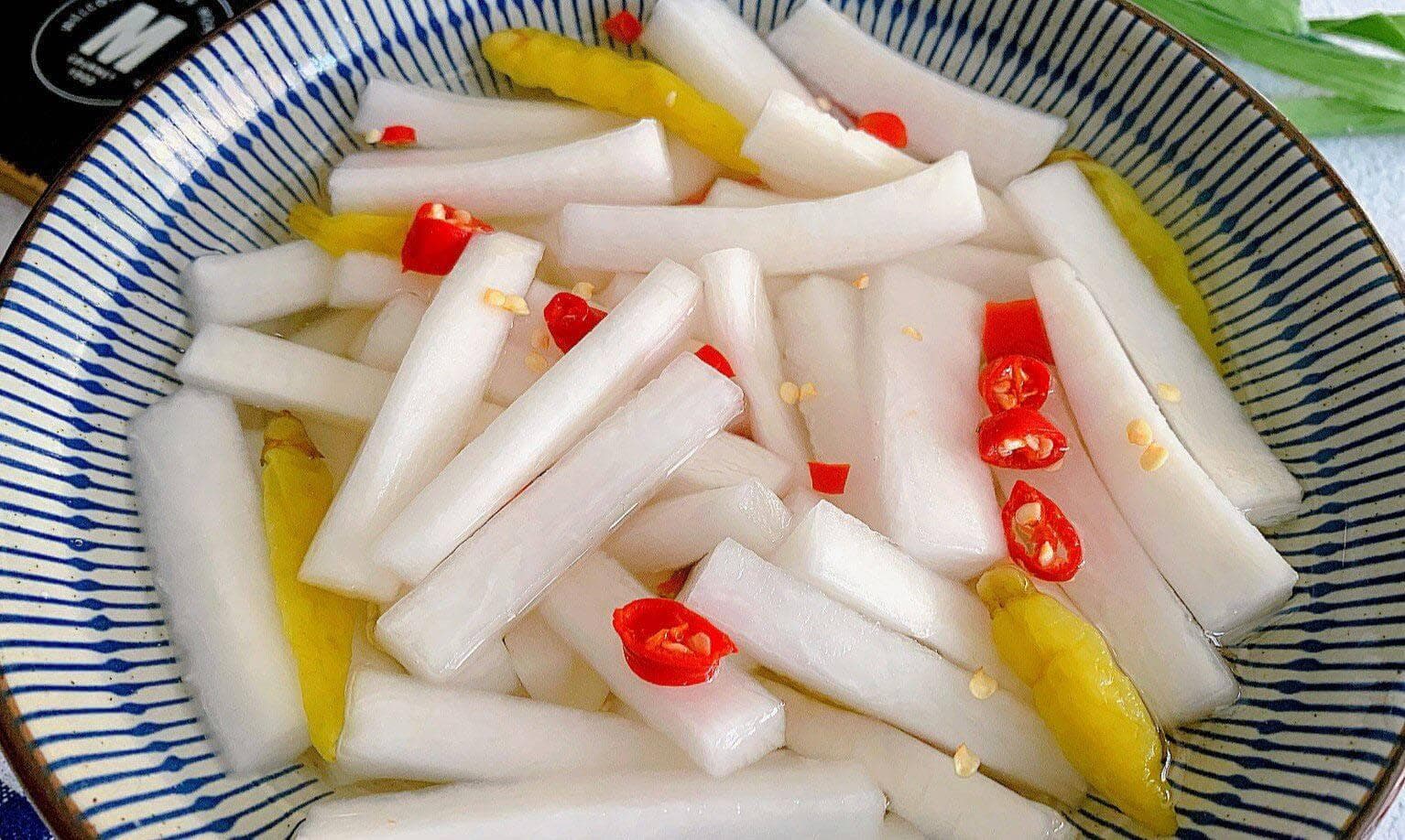 白萝卜这样做，腌一晚就能吃，味道酸甜，清脆爽口，解腻又下饭