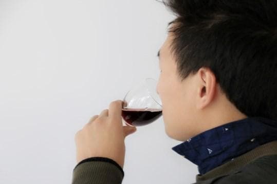 喉咙感觉有东西堵着，是不是得癌了？老实说：是种常见病症