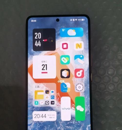 手机屏幕忽明忽暗的原因及解决方法（揭秘手机屏幕闪烁之谜）