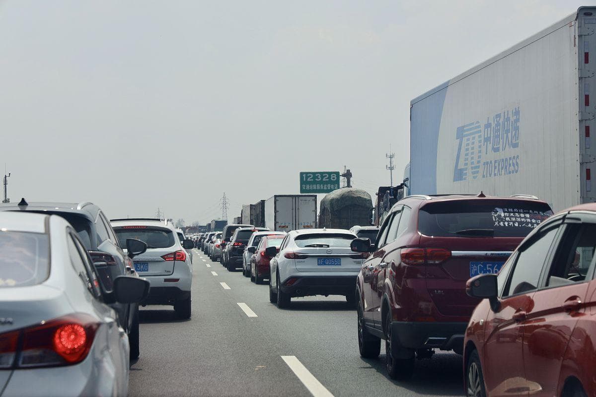 高速公路行车指南：12个实用技巧帮你避开拥堵