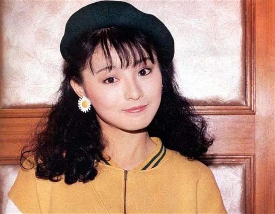 《僵尸先生》女主角李赛凤：从动作片女王到豪门婚姻悲剧