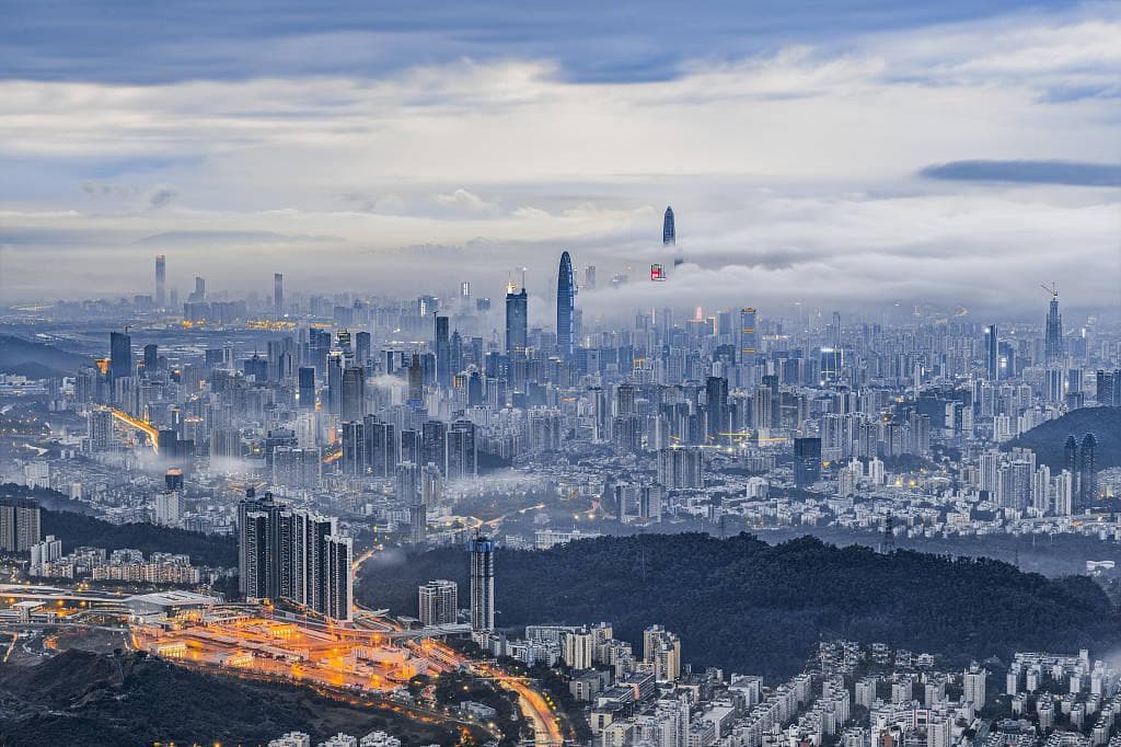 人口、经济齐齐领跑一线城市，深圳赢麻了