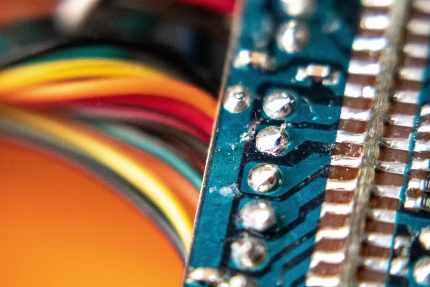 FAKRA接口：5G汽车通信升级的关键技术