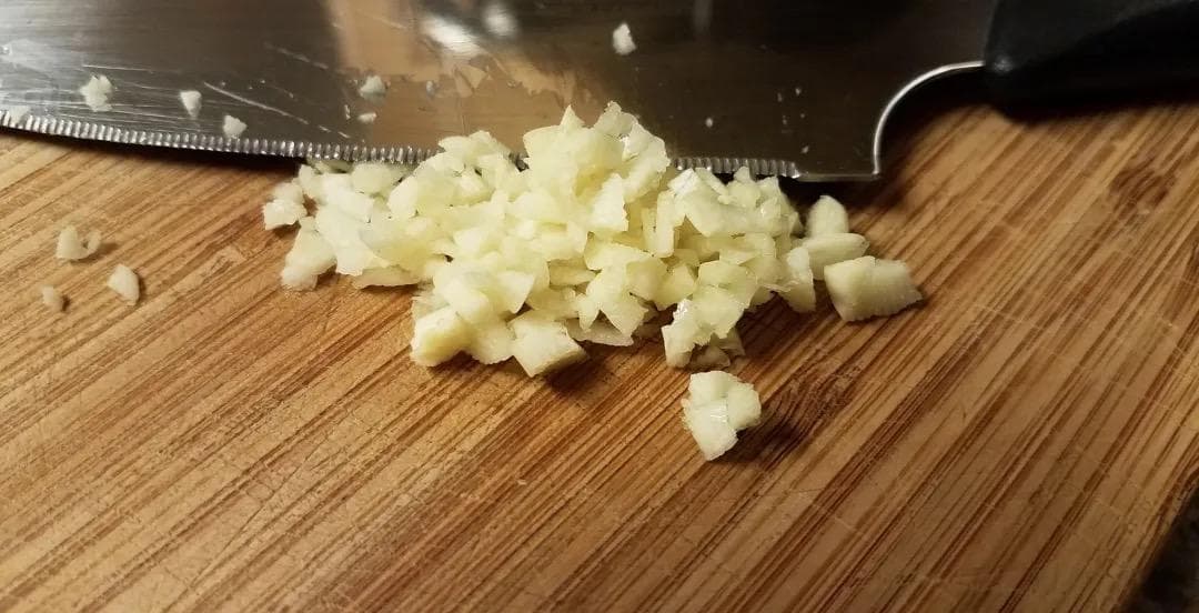 脚：别告诉嘴巴，其实我也能“尝”出大蒜味！