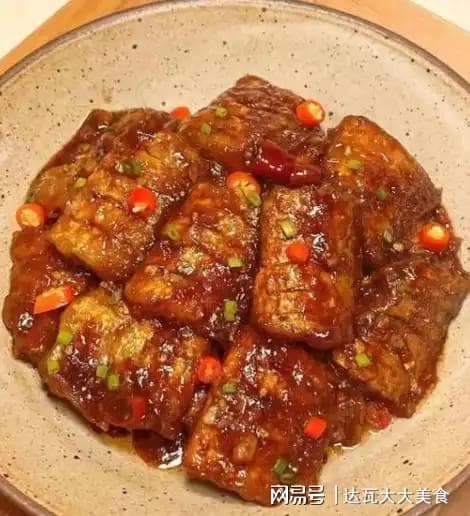 汪孟恭教你做新年爆款红烧带鱼，香到舔盘！