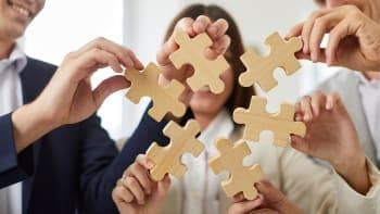 如何克服工作上技能错配的挑战？
