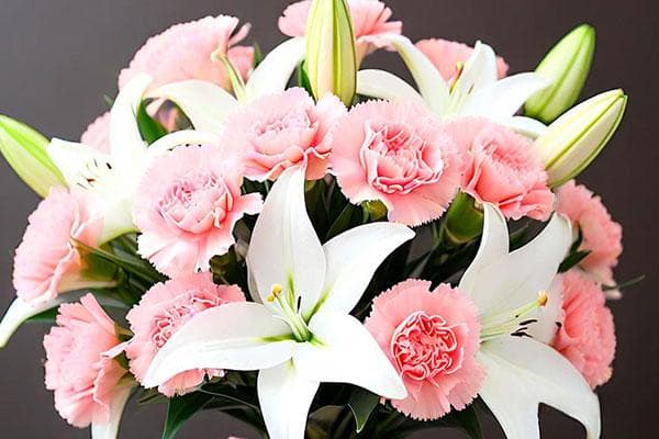 三八节花束怎样搭配能更具节日特色？