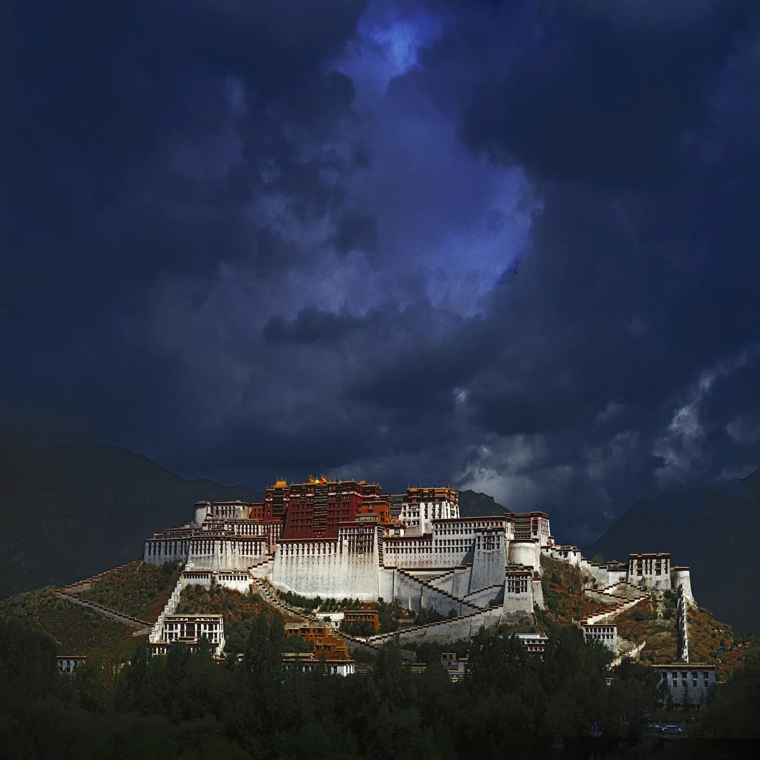 林芝秀巴古堡：打卡西藏的历史文化遗珠