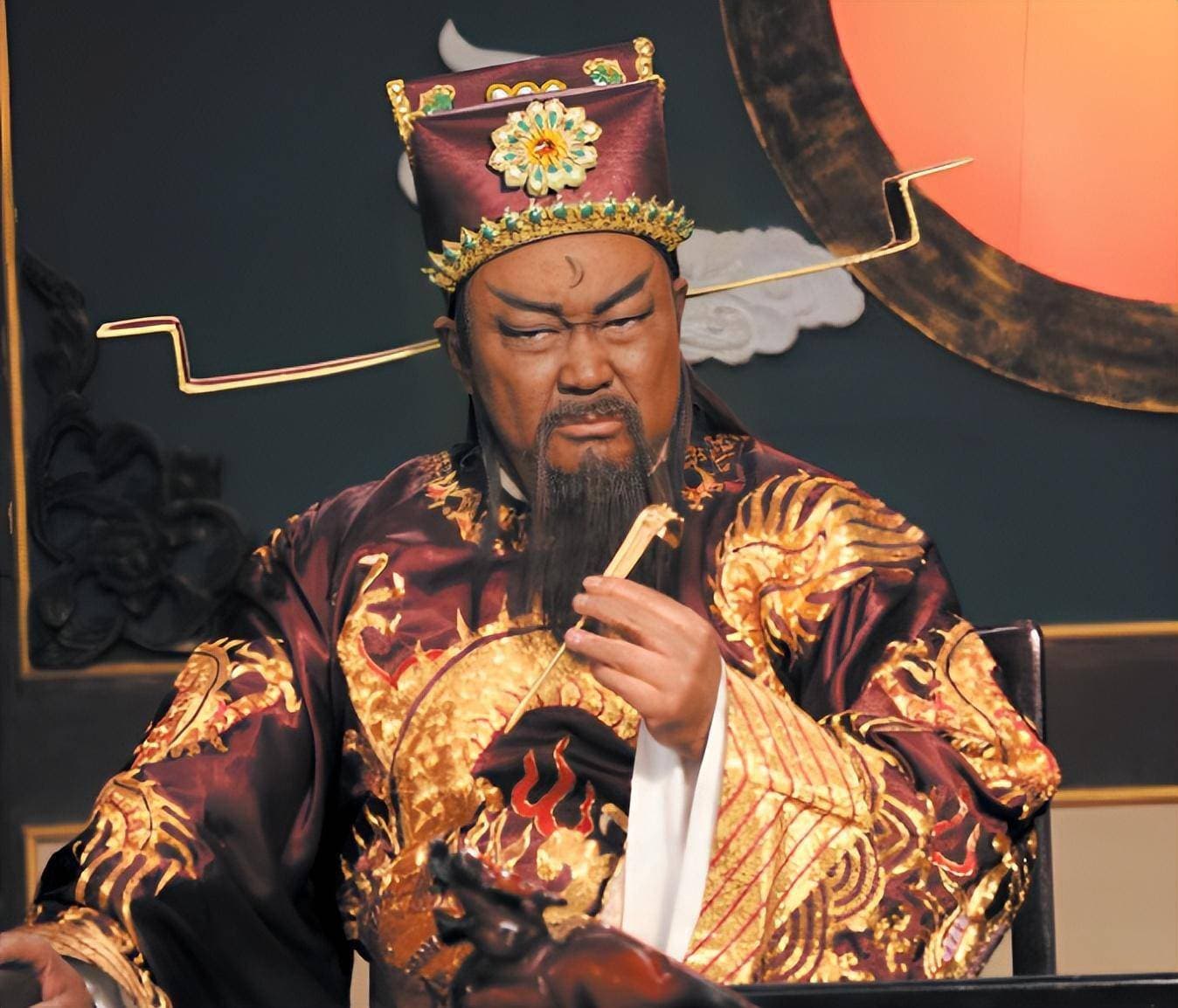 从演员到精神寄托：揭秘“包公热”现象