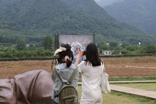 终南山下青年乡创热气腾腾