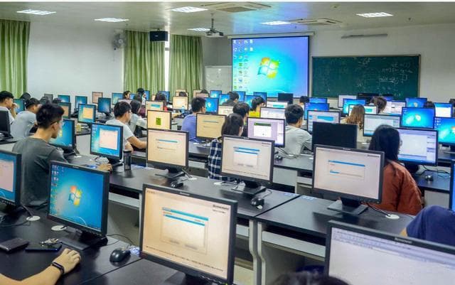 高考志愿：8个“就业前景”很好的大学专业，找工作竞争力较强