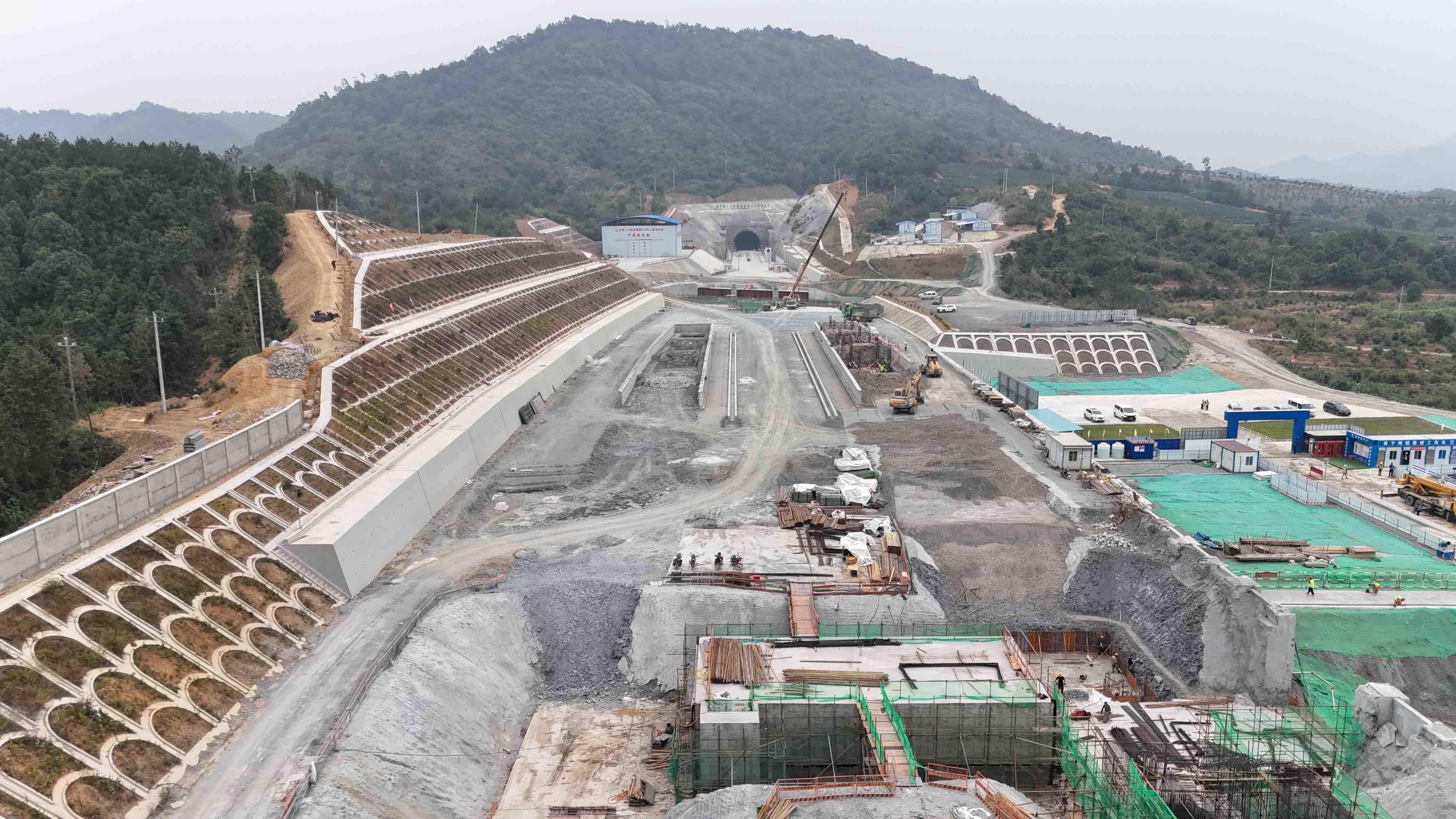 昌九高铁庐山南站、共青城东站房桩基施工完成