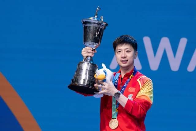 乒乓球世界杯：马龙三度封王 孙颖莎首加冕