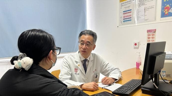 冬季特应性皮炎高发，专家：长期规范治疗和皮肤“保水战”同样重要