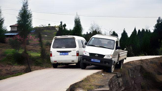 为啥农村修路，只修3.5米宽？难道不能再修宽点吗？