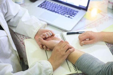 医院病假条怎么开