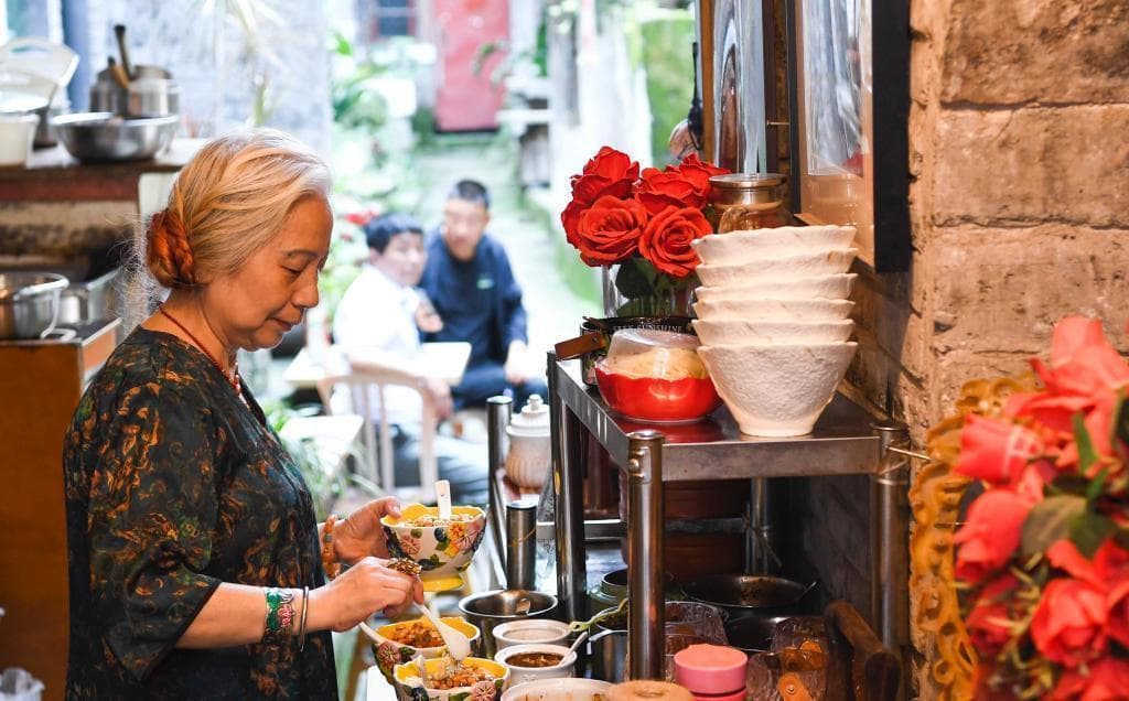 重庆山城巷：从棚户区到打卡区的完美蜕变