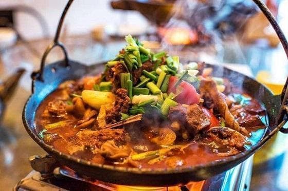 张家界特色美食全攻略：从三下锅到石耳炖鸡鸭