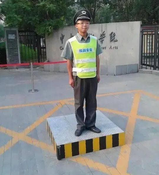7年前，那个考上中央美术学院的保安，并没有逆天改命……