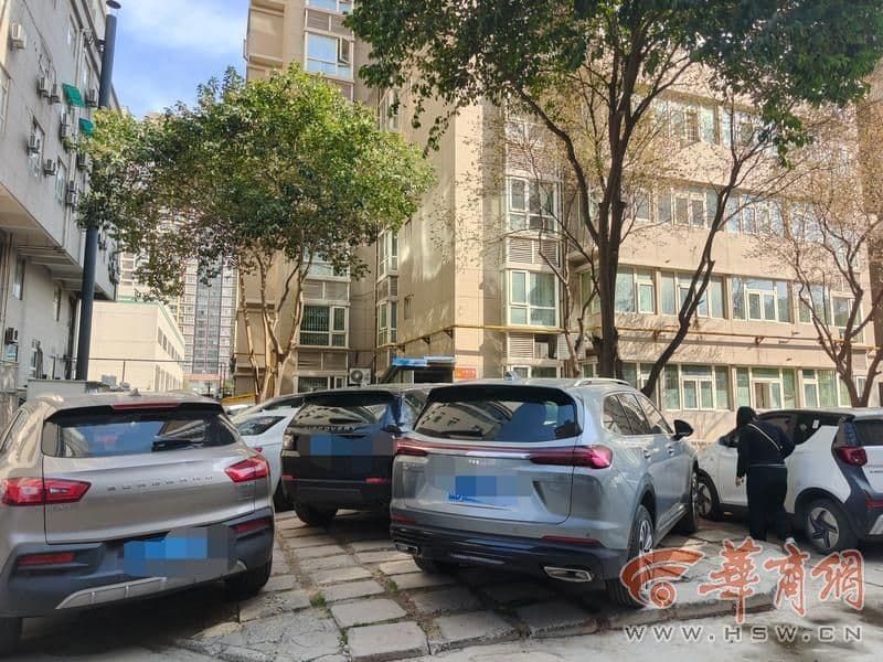 小区成了“停车场”？物业只能“尽力劝说”