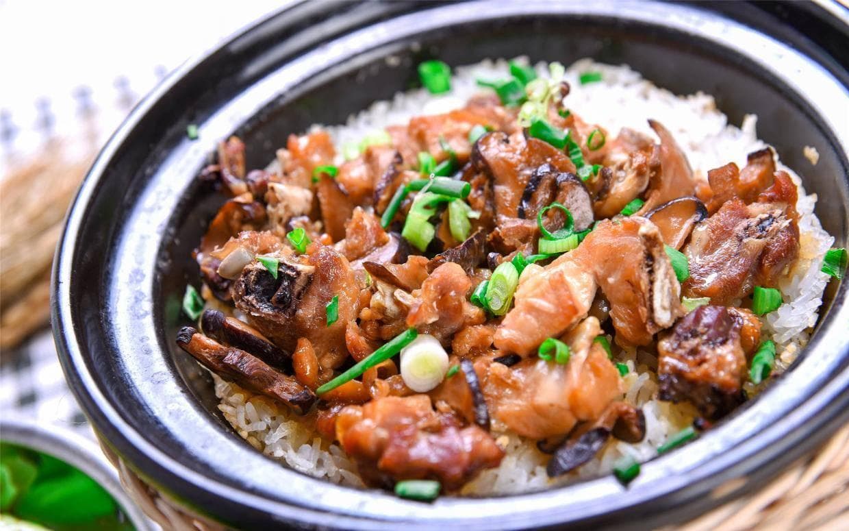 砂锅煲仔饭：粤菜的温暖记忆