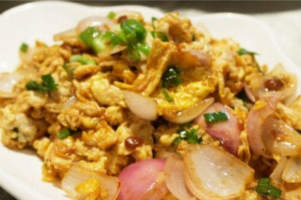 毛葱炒鸡蛋，关键在于掌握好火候、调料的比例以及食材的新鲜度