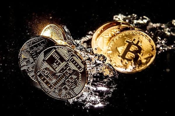 跨越10年周期：比特币价格与美股、黄金等主流资产有哪些相关性？