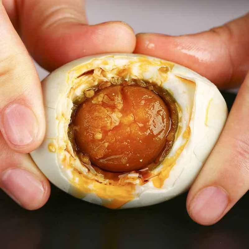 中医解析咸鸭蛋：性寒味咸，夏季食用有讲究