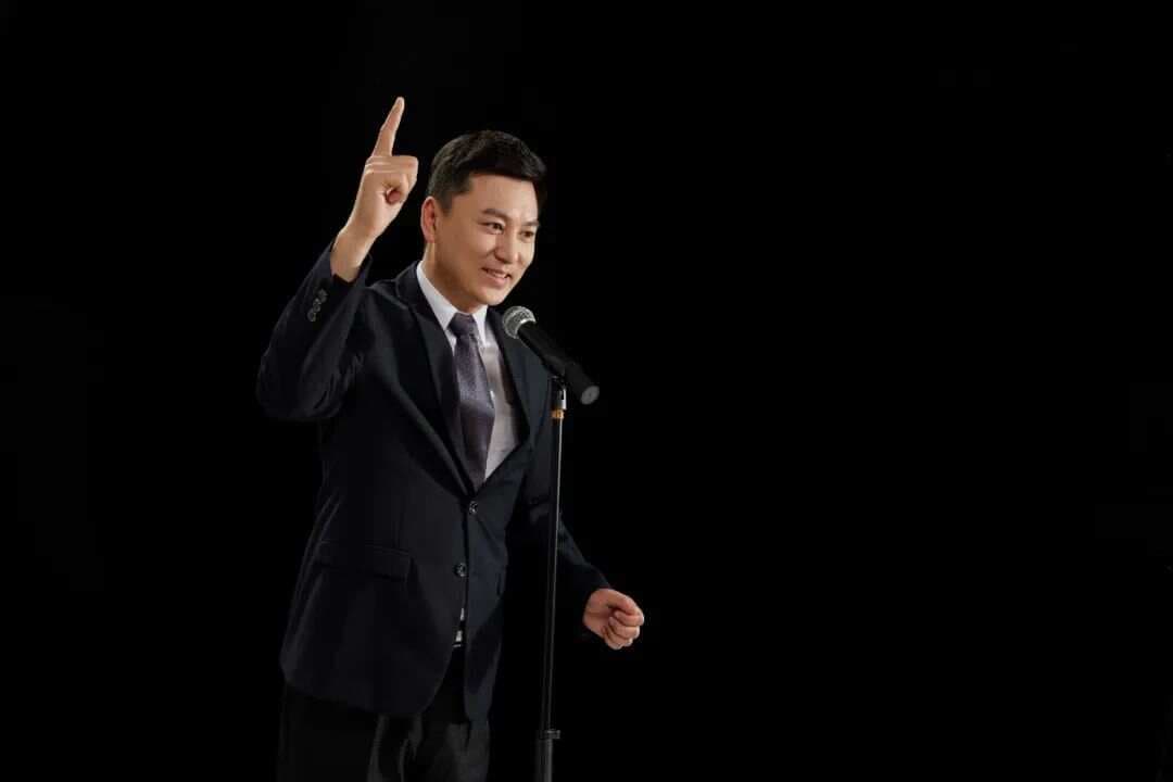 即兴演讲三大实用方法：让你随时随地掌控公众演说