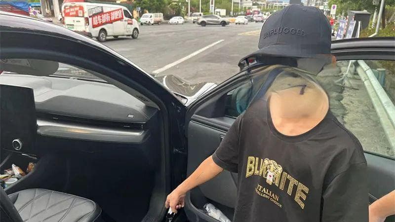 家长注意了！13岁少年开车，载着3名少女“自驾游”......