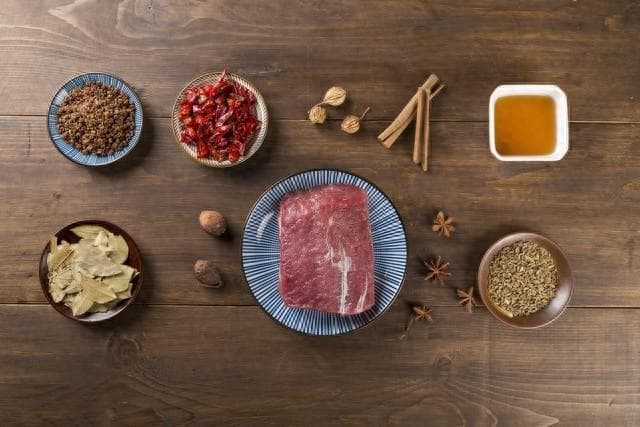 煮牛肉放什么调料最好吃的（30年大厨告诉你，这样做色香味俱全）