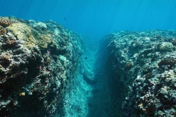 世界上最深的海沟排名：雅浦海沟上榜，第一位于西太平洋