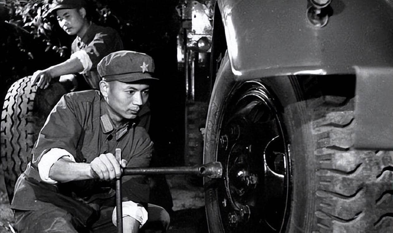 李良辉：原新疆军区司令员，50岁授少将，58岁升中将，60岁被免职