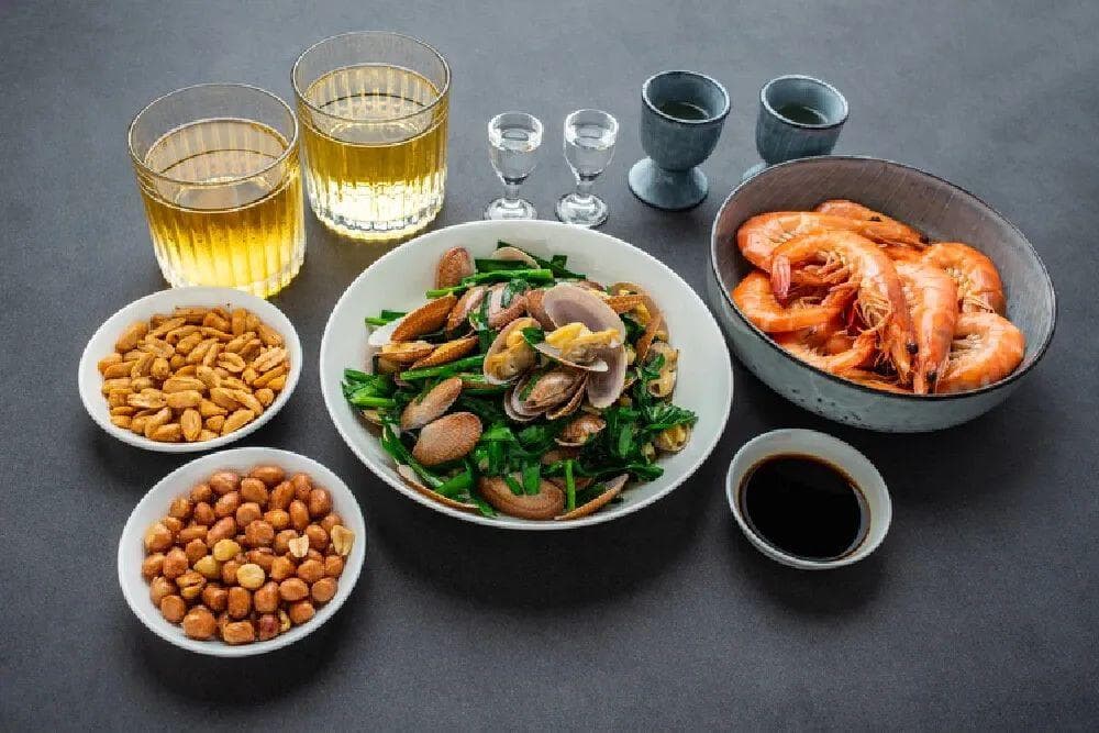 两种偷偷升高尿酸的食物，假期你可能每天都在吃