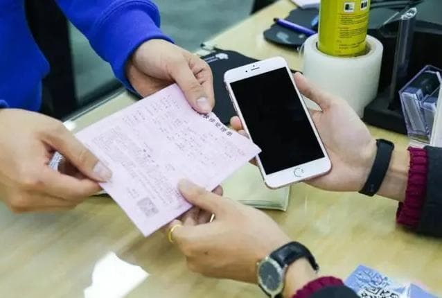 网购VS实体店：买手机到底该选哪个？
