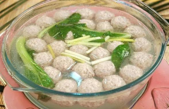 汆丸子，肉馅处理很重要，谨记3点，Q弹饱满多汁，比牛排丸劲道