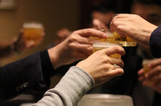 长期过量喝白酒的危害：从一次性过量到长期酗酒的全面解析