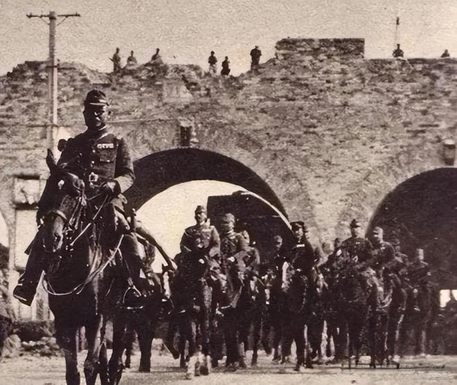 1937年，得知南京大屠杀后，毛主席和蒋介石都作何反应？
