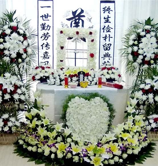 送花圈有哪些特点？