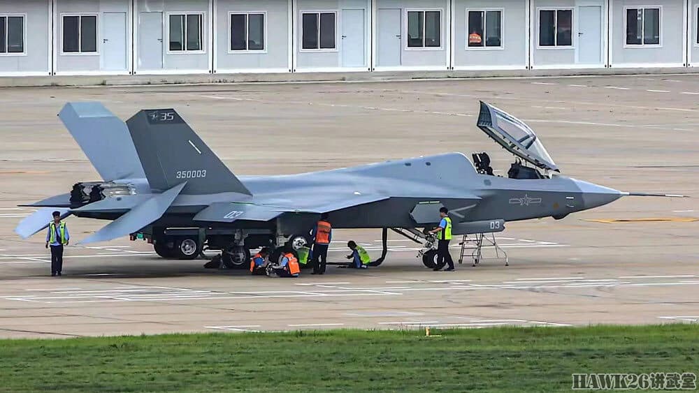 海外谈中国：歼-31陆基型隐形战斗机新照片出现 国内国外都需要