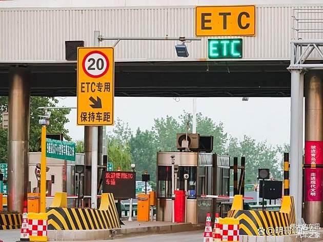 ETC到底方不方便？为什么很多老司机宁愿排队也不办？手续麻烦！