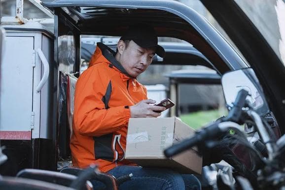 为快递小哥提供更多保障