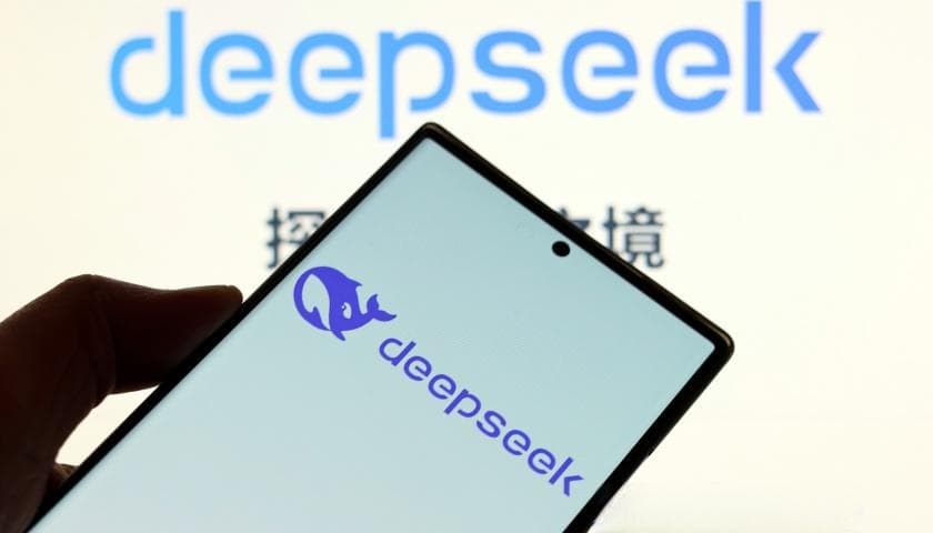DeepSeek百万年薪招聘上热搜，实习生可月薪过万