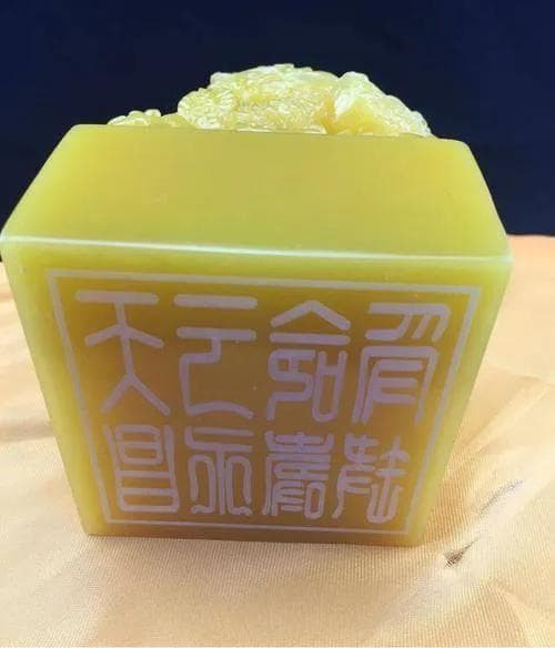 传国玉玺：从秦始皇到后唐的千年传承与消失之谜
